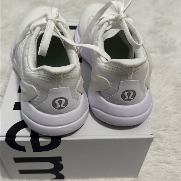 🌴 NWT Lululemon Blissfeel Run 2 Sneaker
